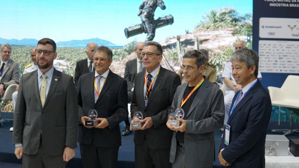  AIAB NA MOSTRA BID EM PROL DA INDUSTRIA AEROESPACIAL BRASILEIRA